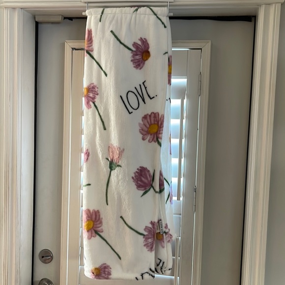 Rae Dunn - LOVE - blanket